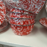 Golden Rabbit Red Swirl Collection 3 Cup Salad Bowl