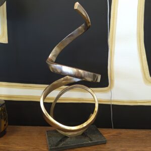 Elevarre 20" Valdez Gold Loop Statue