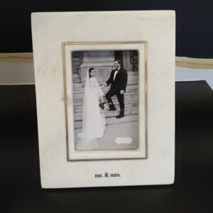 Mud Pie 4x6 Outline Marble Frame (Mr&Mrs)
